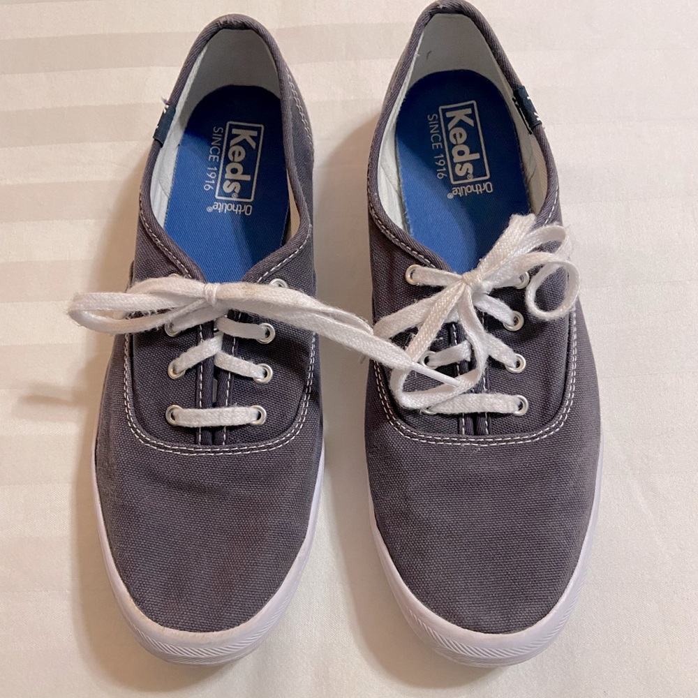 Womens size 8 Keds